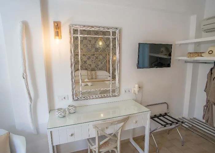 Cyclades فندق 2*